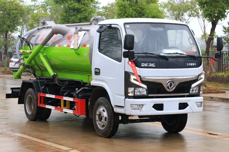 東風小多利卡吸污車