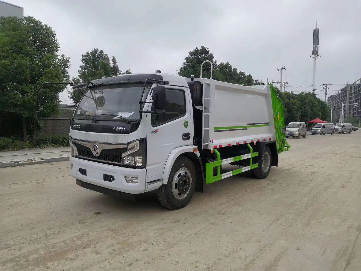 東風多利卡壓縮式垃圾車